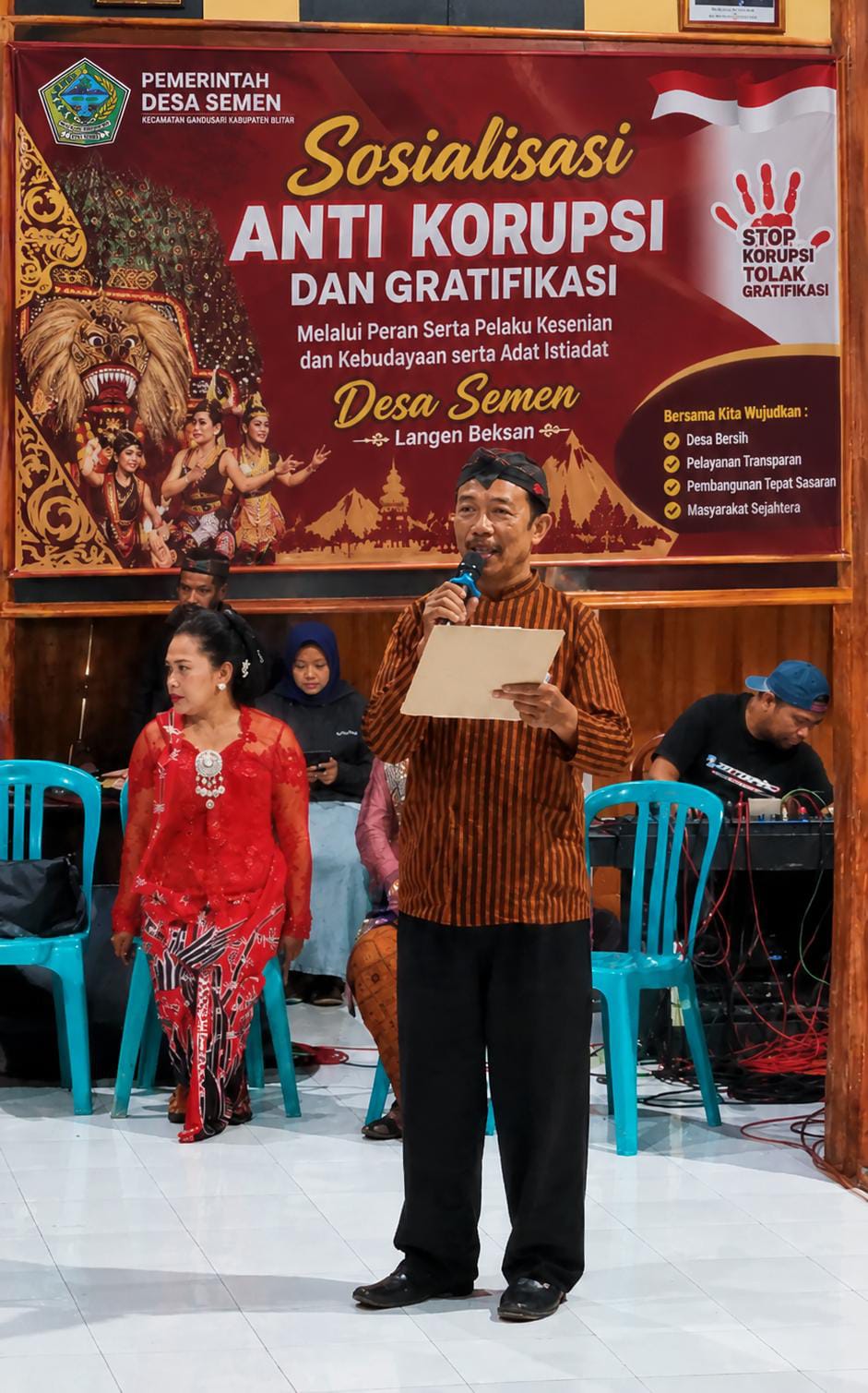 PEMERINTAH DESA SEMEN PERKUAT BUDAYA ANTIKORUPSI MELALUI KEARIFAN LOKAL DAN SEMANGAT GOTONG ROYONG PEMERINTAH DESA SEMEN PERKUAT BUDAYA ANTIKORUPSI MELALUI KEARIFAN LOKAL DAN SEMANGAT GOTONG ROYONG
